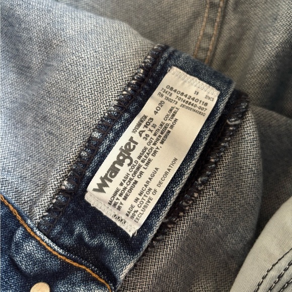 Wrangler Blue Jeans - Picture 3 of 4